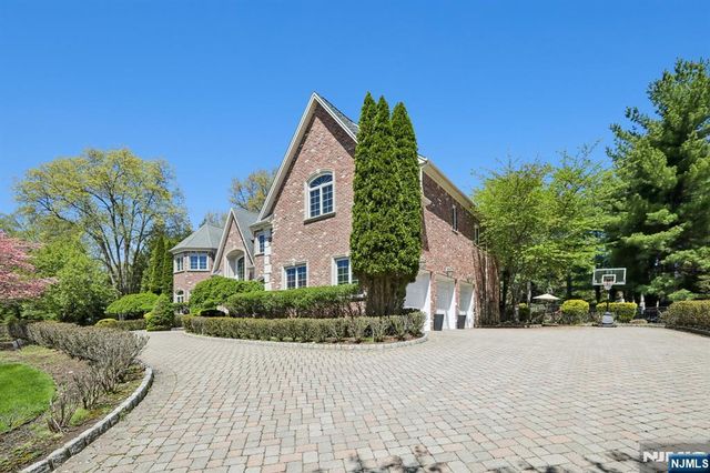 47 Cortland Trail, Mahwah, NJ 07430