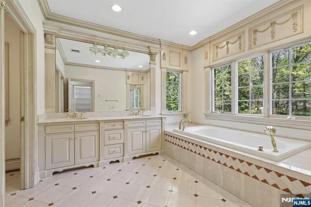 47 Cortland Trail, Mahwah, NJ 07430
