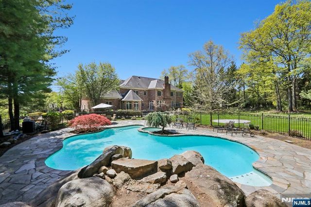 47 Cortland Trail, Mahwah, NJ 07430
