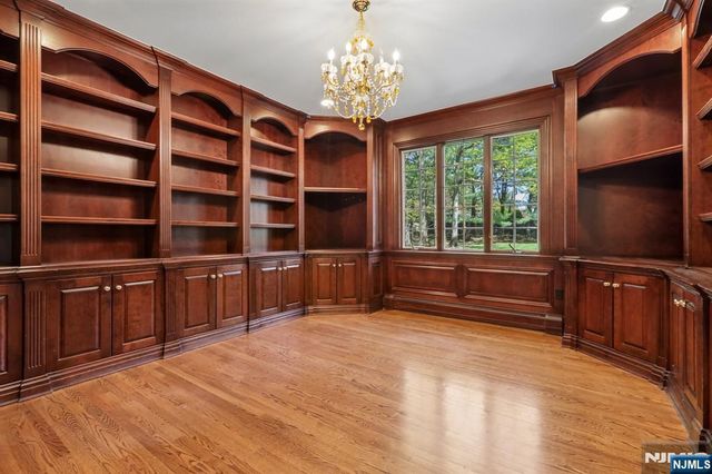 47 Cortland Trail, Mahwah, NJ 07430