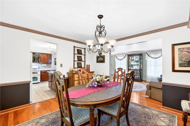 1024 Surrey Woods Rd, Bethel Park, PA 15102