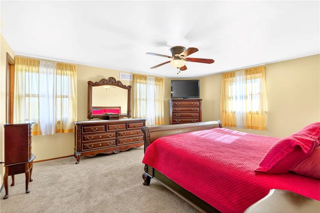 1024 Surrey Woods Rd, Bethel Park, PA 15102
