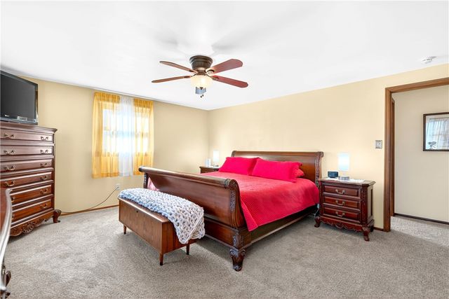 1024 Surrey Woods Rd, Bethel Park, PA 15102