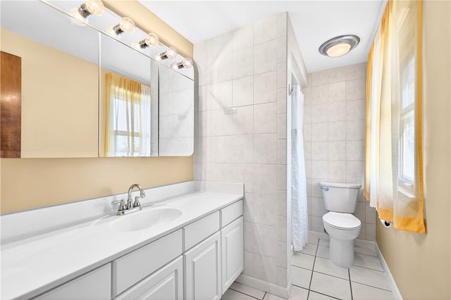 1024 Surrey Woods Rd, Bethel Park, PA 15102