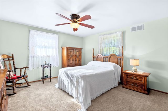 1024 Surrey Woods Rd, Bethel Park, PA 15102