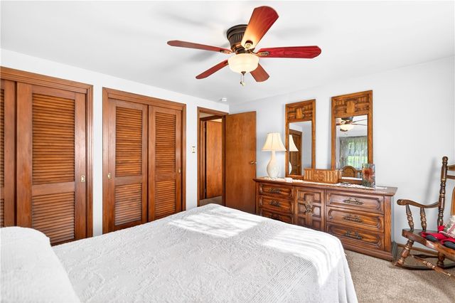 1024 Surrey Woods Rd, Bethel Park, PA 15102