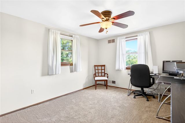 1024 Surrey Woods Rd, Bethel Park, PA 15102