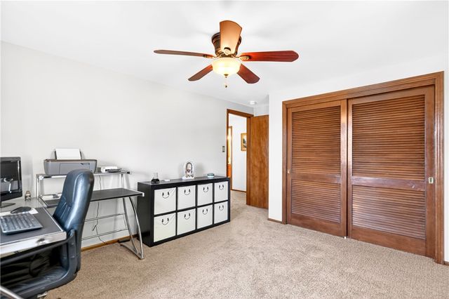 1024 Surrey Woods Rd, Bethel Park, PA 15102