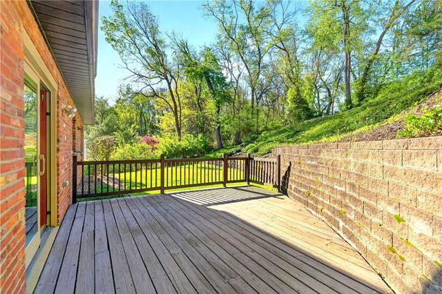 1024 Surrey Woods Rd, Bethel Park, PA 15102