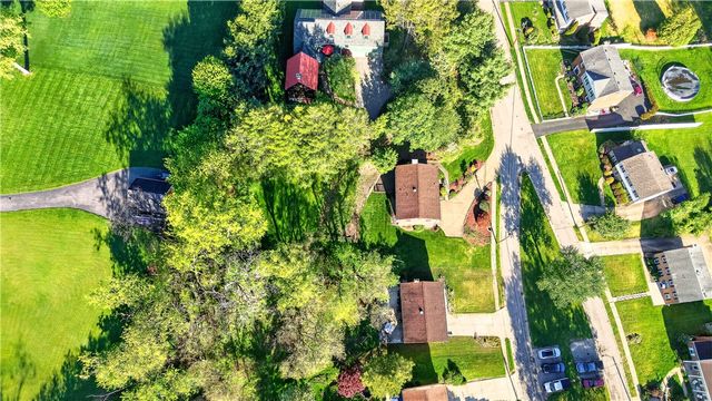 1024 Surrey Woods Rd, Bethel Park, PA 15102