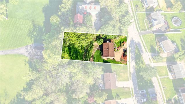 1024 Surrey Woods Rd, Bethel Park, PA 15102