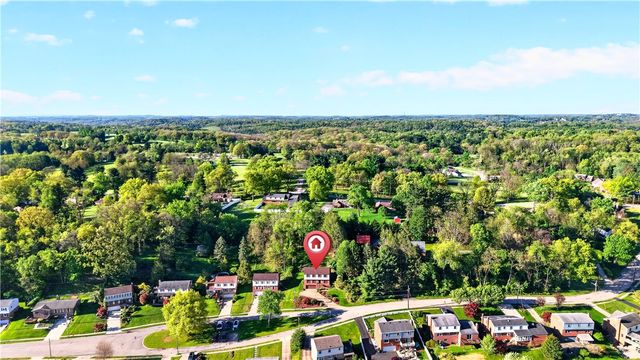 1024 Surrey Woods Rd, Bethel Park, PA 15102