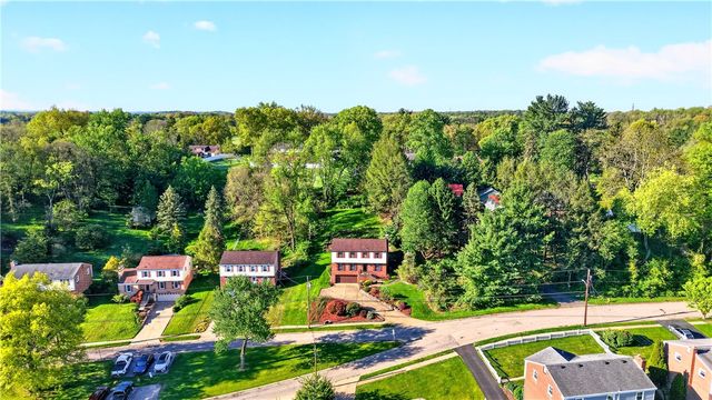 1024 Surrey Woods Rd, Bethel Park, PA 15102