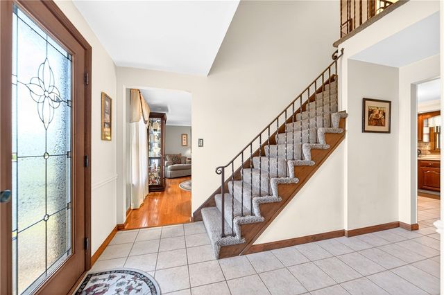 1024 Surrey Woods Rd, Bethel Park, PA 15102
