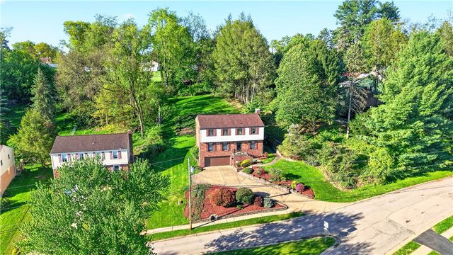 1024 Surrey Woods Rd, Bethel Park, PA 15102