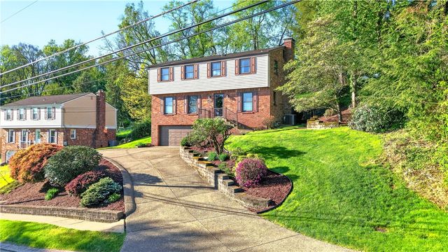 1024 Surrey Woods Rd, Bethel Park, PA 15102