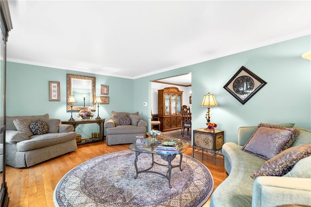 1024 Surrey Woods Rd, Bethel Park, PA 15102