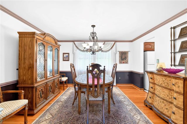 1024 Surrey Woods Rd, Bethel Park, PA 15102