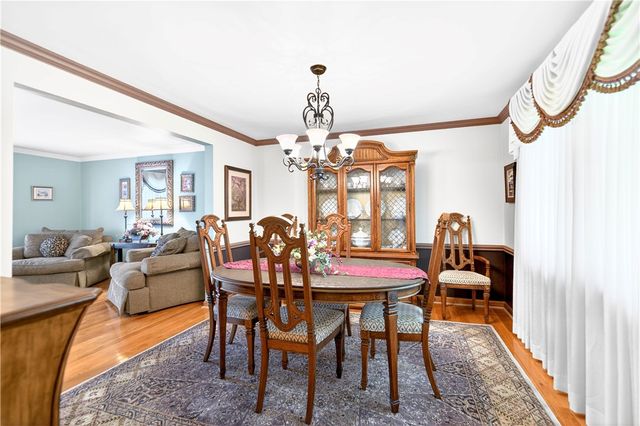 1024 Surrey Woods Rd, Bethel Park, PA 15102