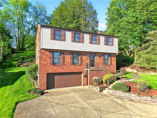 1024 Surrey Woods Rd, Bethel Park, PA 15102