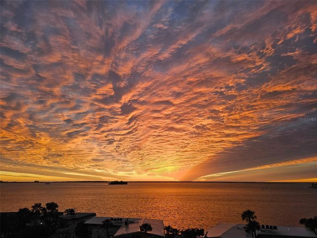 2530 GARY CIRCLE 802, Dunedin, FL 34698