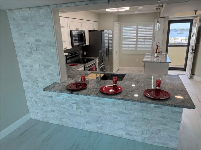 2530 GARY CIRCLE 802, Dunedin, FL 34698