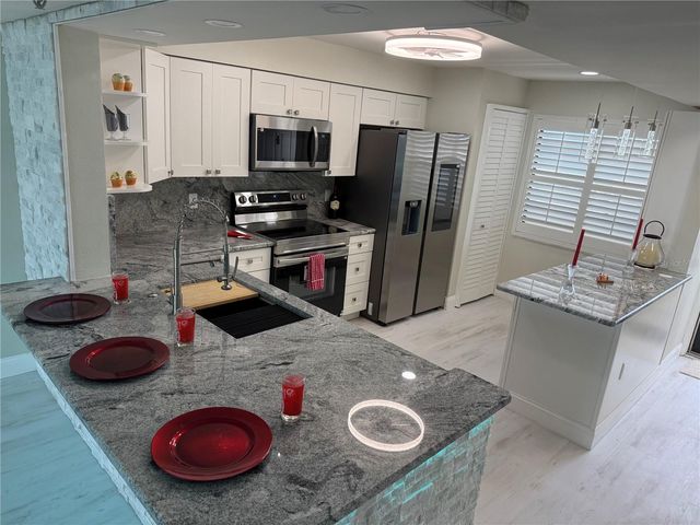 2530 GARY CIRCLE 802, Dunedin, FL 34698