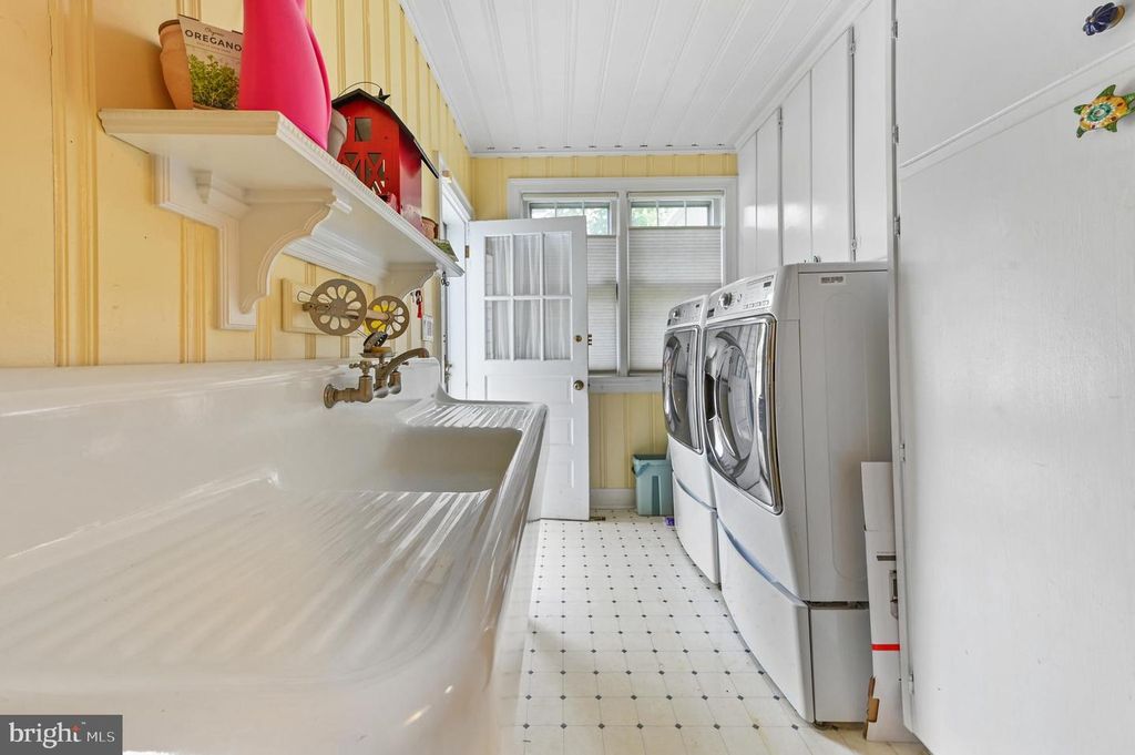 Image 10 of property listing at 800 CAMDEN AVE, Salisbury, MD 21801