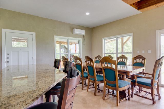 5652 SW An County Rd 2202, Palestine, TX 75803