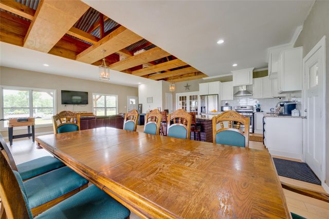 5652 SW An County Rd 2202, Palestine, TX 75803