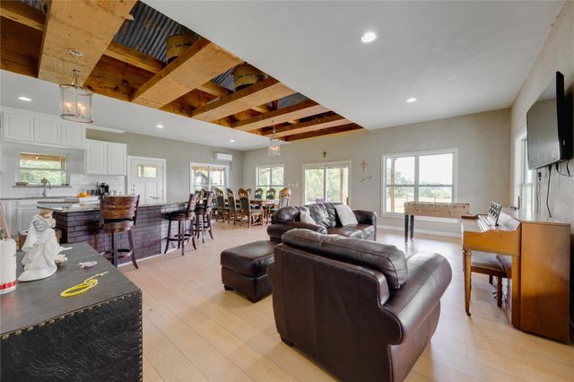 5652 SW An County Rd 2202, Palestine, TX 75803