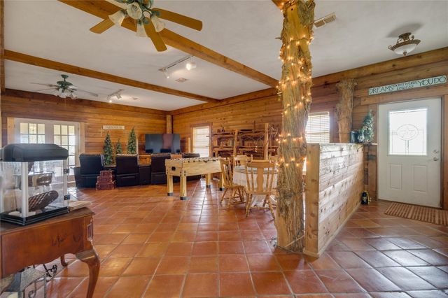 5652 SW An County Rd 2202, Palestine, TX 75803