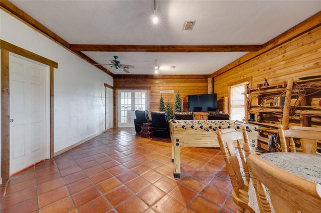 5652 SW An County Rd 2202, Palestine, TX 75803