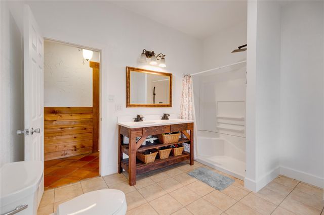 5652 SW An County Rd 2202, Palestine, TX 75803