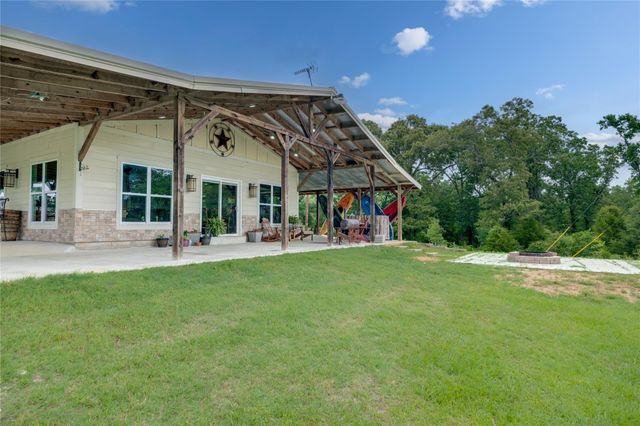 5652 SW An County Rd 2202, Palestine, TX 75803