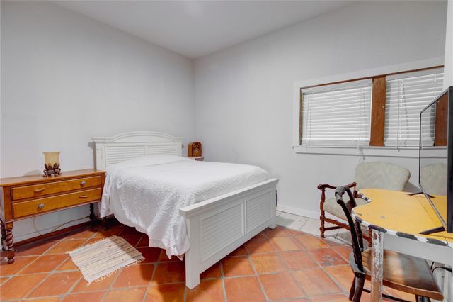 5652 SW An County Rd 2202, Palestine, TX 75803