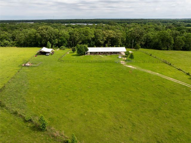 5652 SW An County Rd 2202, Palestine, TX 75803