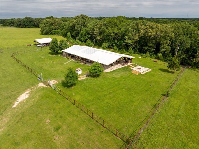 5652 SW An County Rd 2202, Palestine, TX 75803