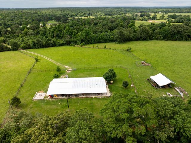 5652 SW An County Rd 2202, Palestine, TX 75803