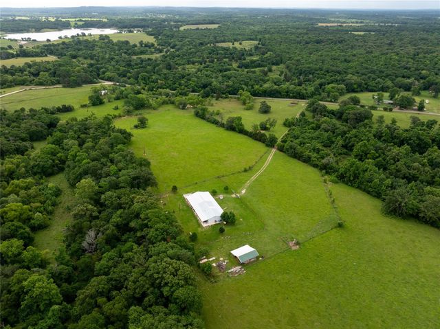 5652 SW An County Rd 2202, Palestine, TX 75803