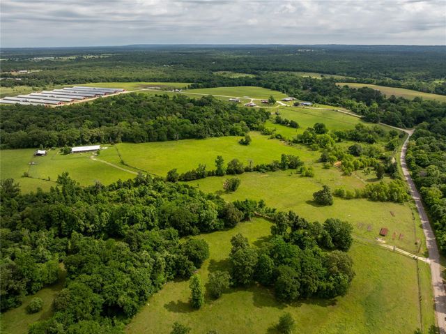 5652 SW An County Rd 2202, Palestine, TX 75803