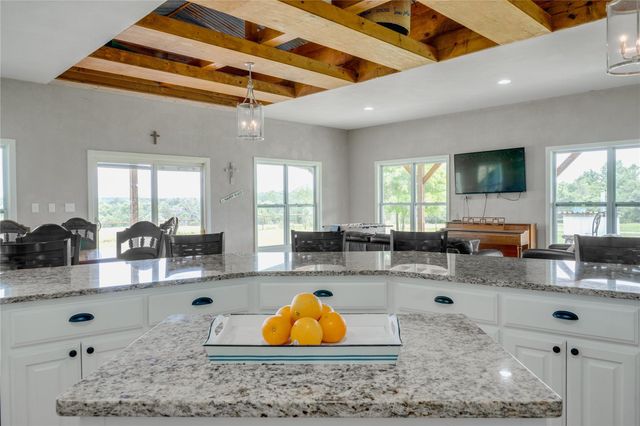 5652 SW An County Rd 2202, Palestine, TX 75803