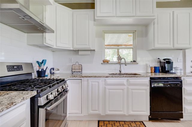 5652 SW An County Rd 2202, Palestine, TX 75803