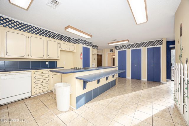 3040 Pabst Road, Ocean Springs, MS 39564