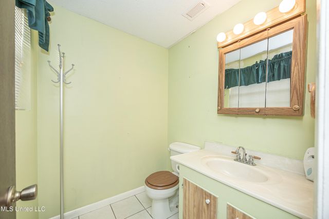 3040 Pabst Road, Ocean Springs, MS 39564