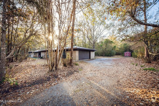 3040 Pabst Road, Ocean Springs, MS 39564