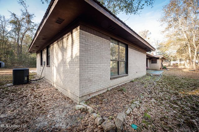 3040 Pabst Road, Ocean Springs, MS 39564