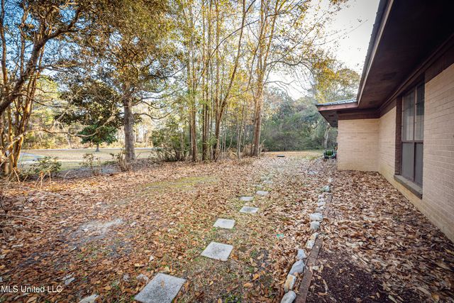 3040 Pabst Road, Ocean Springs, MS 39564