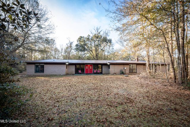 3040 Pabst Road, Ocean Springs, MS 39564