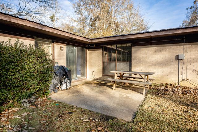 3040 Pabst Road, Ocean Springs, MS 39564